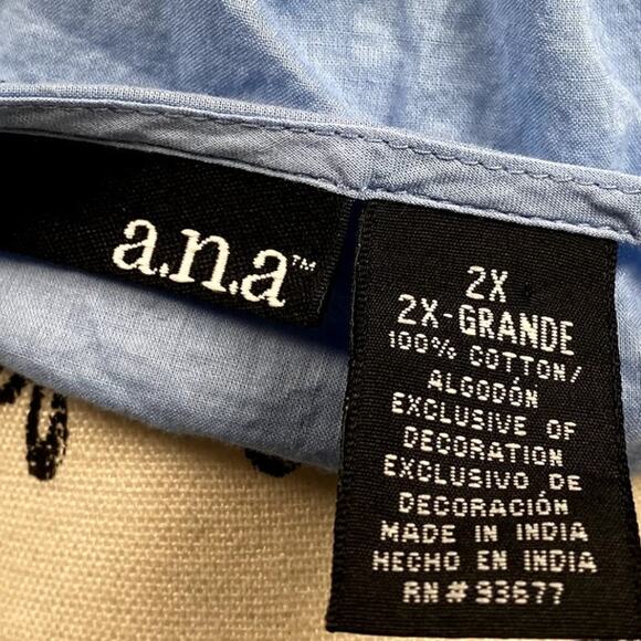 a.n.a. Sz 2XL Sleeveless Button-Down V-Neck Light Blue Blouse Floral Detail - Picture 6 of 9